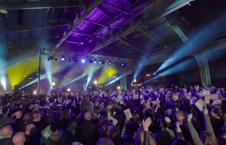 Koolulam: 3000 People Sing Matisyahu’s “One Day” in Hebrew, English & Arabic