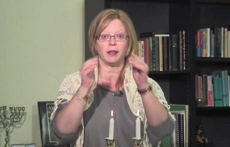 How to Light Candles on Rosh Hashanah